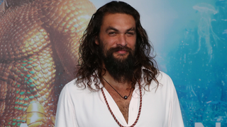 Future marketing exec sells her Girl Scout cookies as “Momoa Samoas”<em></em>